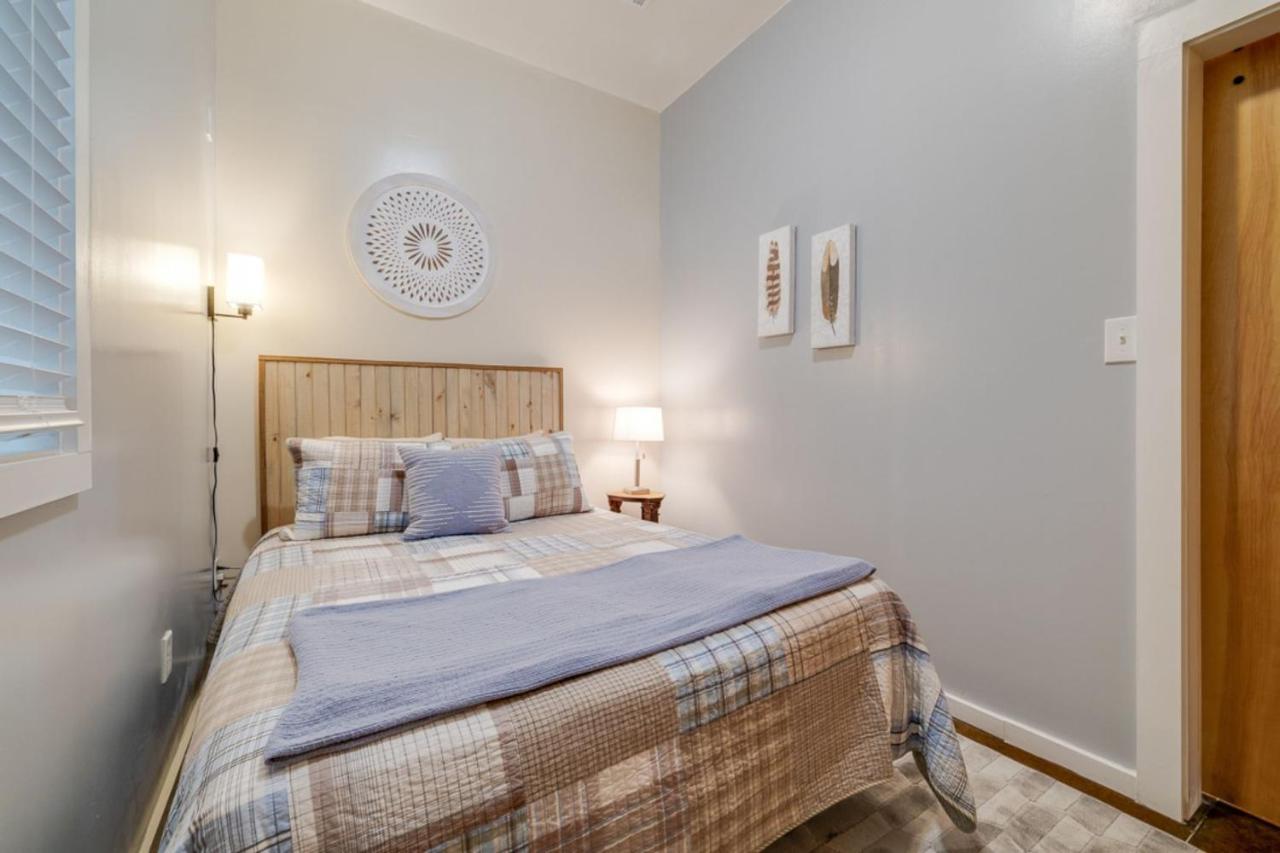 Southern Charmer-Historic District Downtown-Front Porch-Walk Score 90!!-Private Parking-1 Minute To Forsyth Park Savannah Eksteriør bilde