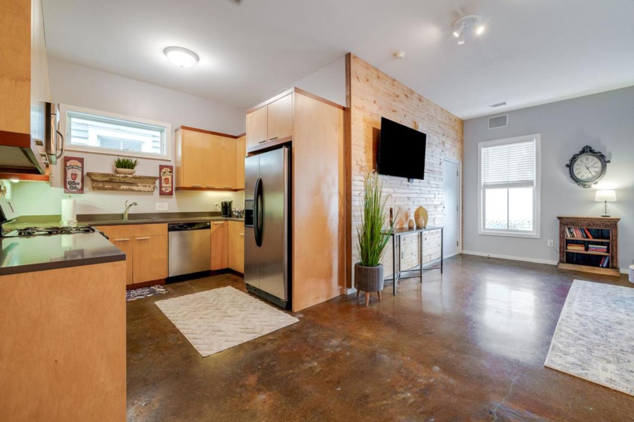 Southern Charmer-Historic District Downtown-Front Porch-Walk Score 90!!-Private Parking-1 Minute To Forsyth Park Savannah Eksteriør bilde