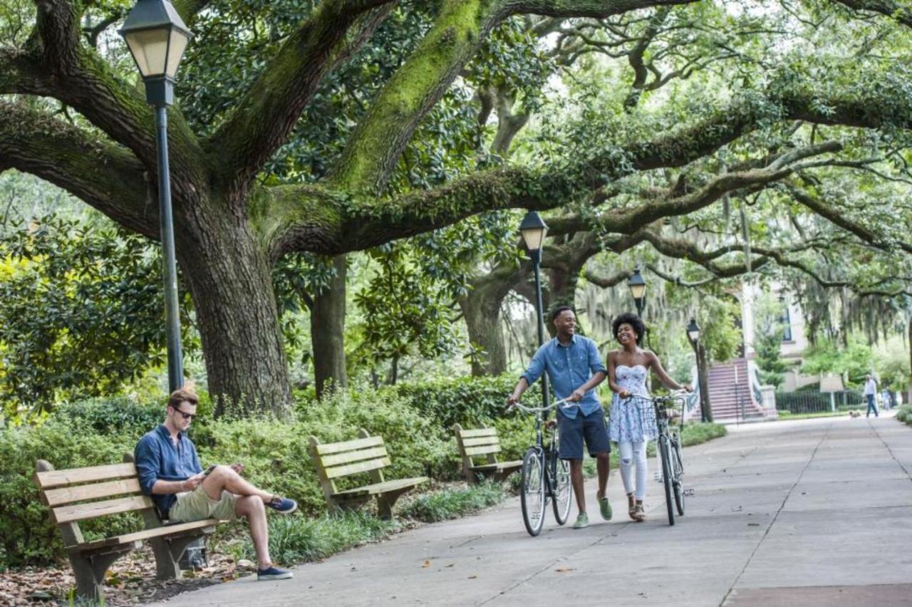 Southern Charmer-Historic District Downtown-Front Porch-Walk Score 90!!-Private Parking-1 Minute To Forsyth Park Savannah Eksteriør bilde