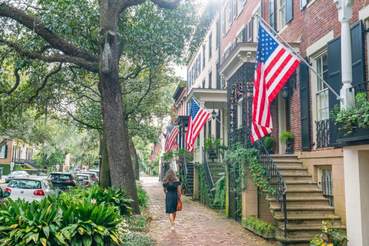 Southern Charmer-Historic District Downtown-Front Porch-Walk Score 90!!-Private Parking-1 Minute To Forsyth Park Savannah Eksteriør bilde