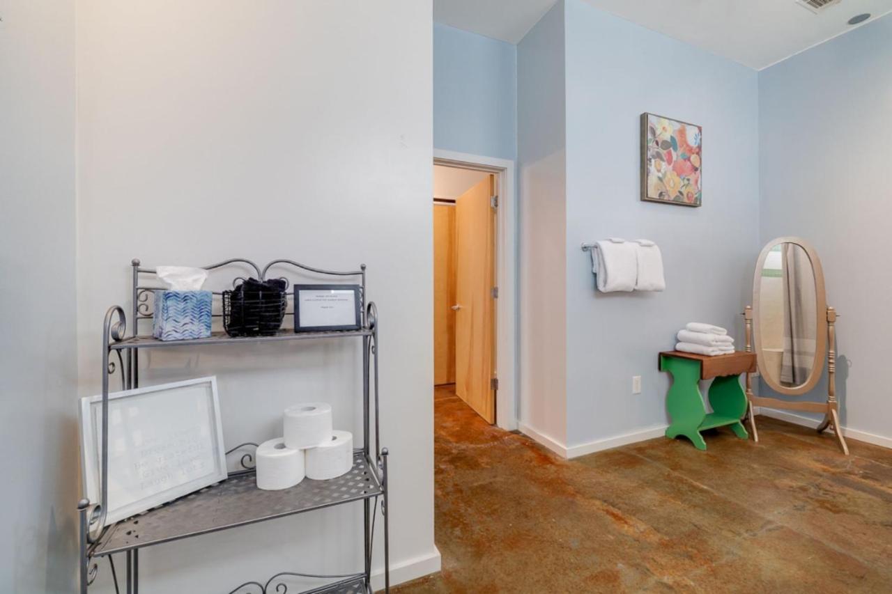 Southern Charmer-Historic District Downtown-Front Porch-Walk Score 90!!-Private Parking-1 Minute To Forsyth Park Savannah Eksteriør bilde