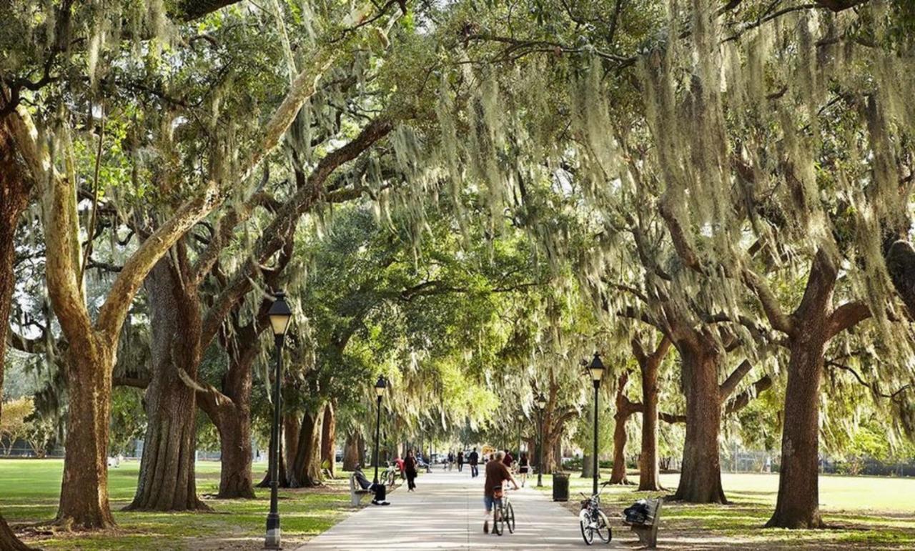 Southern Charmer-Historic District Downtown-Front Porch-Walk Score 90!!-Private Parking-1 Minute To Forsyth Park Savannah Eksteriør bilde